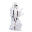 Nonne in weiß mit Holzkette und Holzkreuz