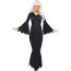 Frau im schwarzen Vampir Halloween Kleid mit weißhaariger Perücke